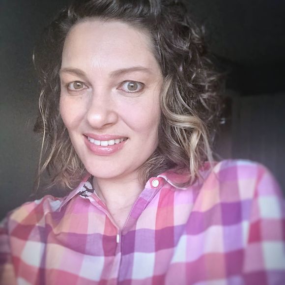 Meet your Posher, Julie - Picture 1 of 1